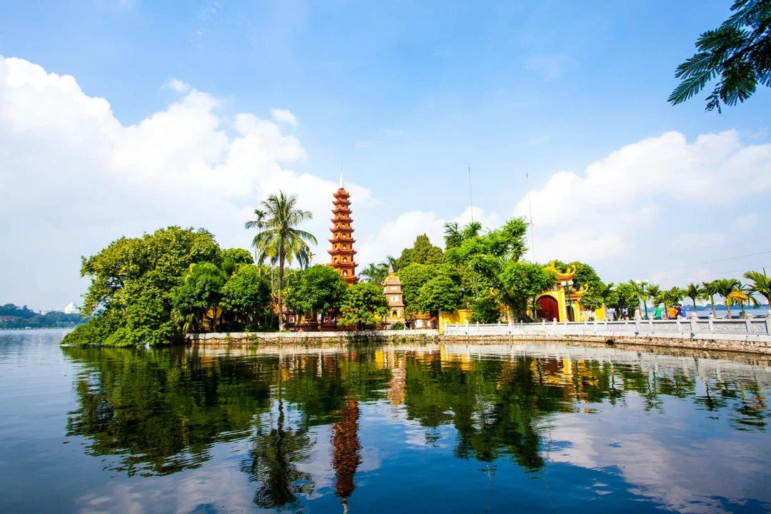 Make My Travel Image